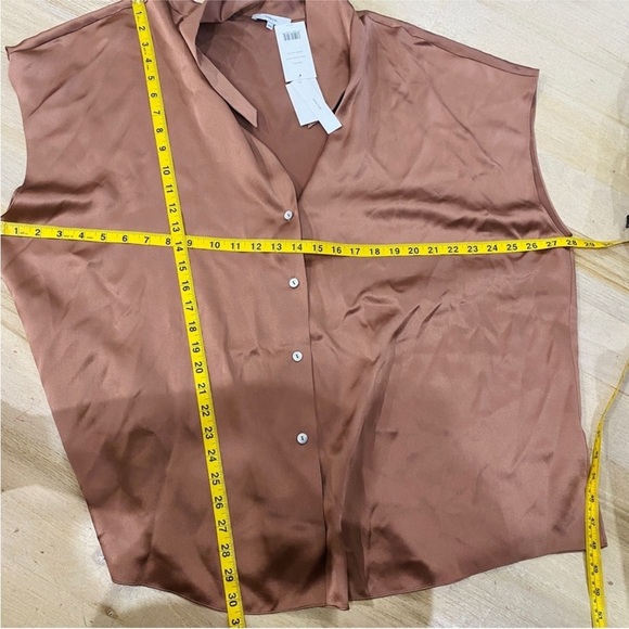 Vince 100% silk V-neck cap sleeve button up - Picture 6 of 8
